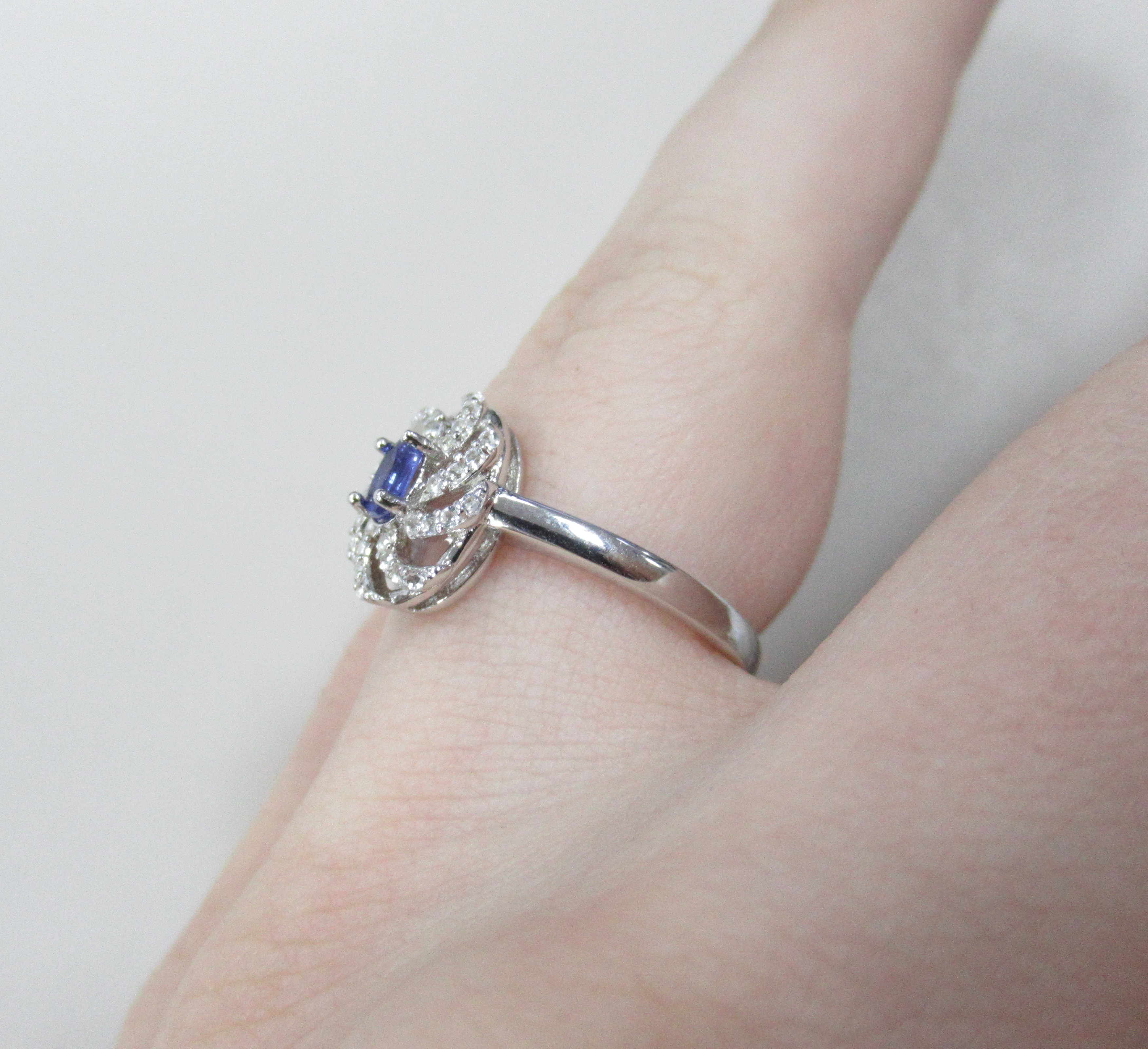 Серебряное кольцо с кианитом